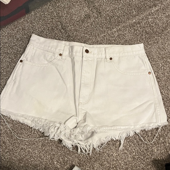 Cute wrangler shorts - Picture 2 of 5